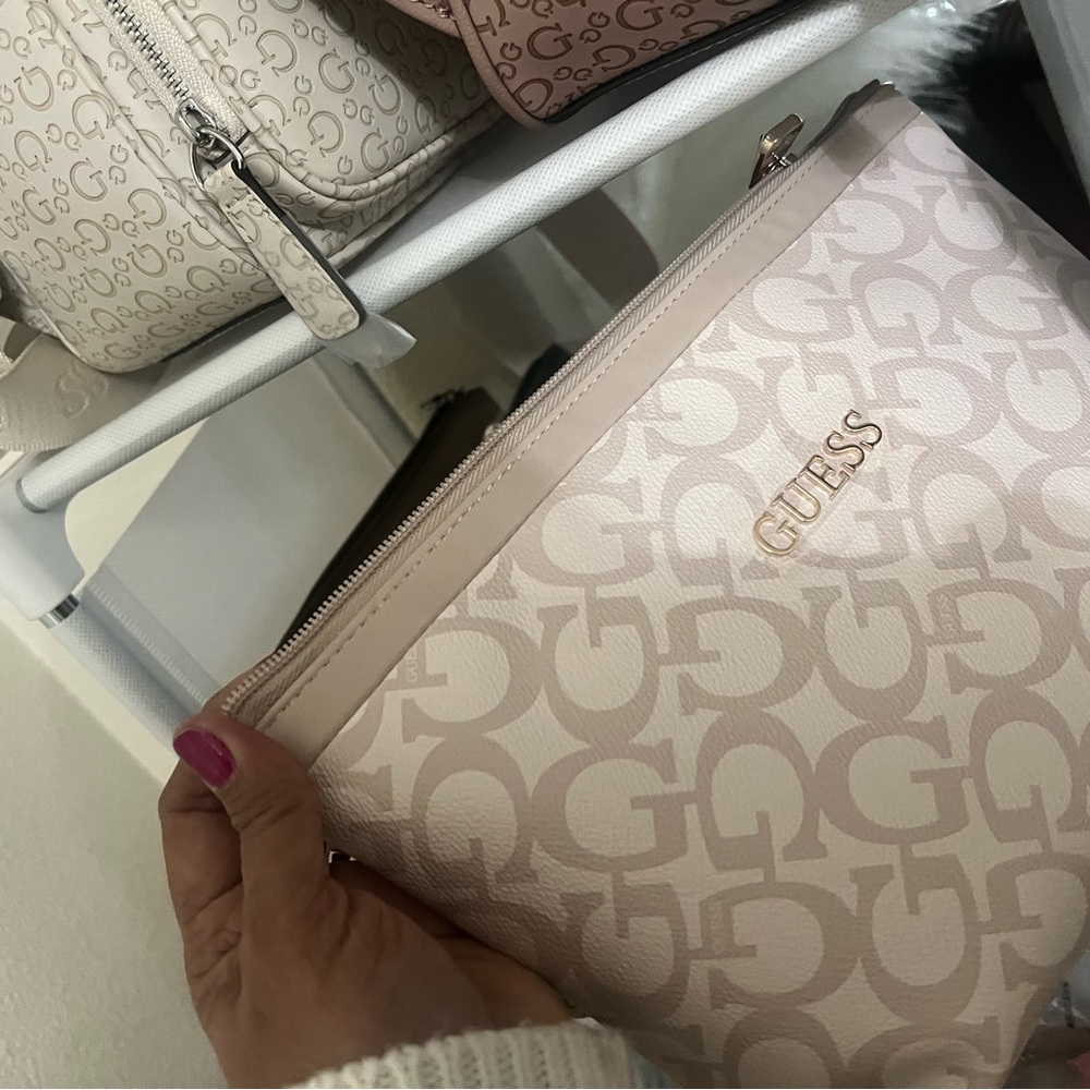 Brand New GuessCosmetic Bags color Beige